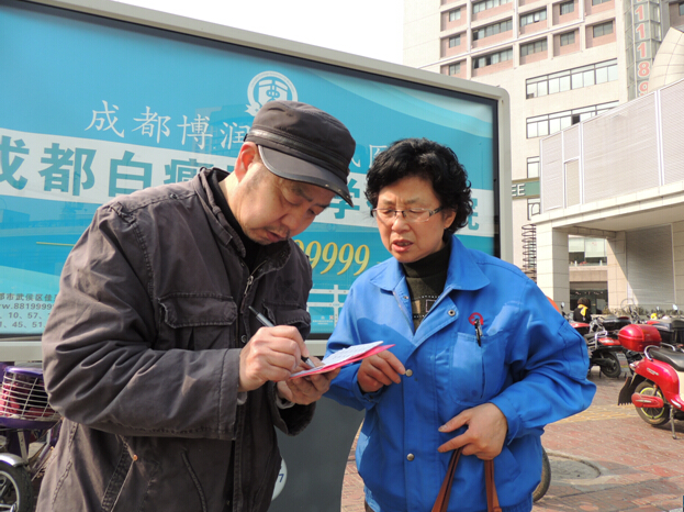 PG电子集团困难职工领取慰问金