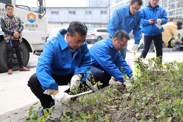 成都PG电子集团党员志愿队代表参加团结社区“邻里家”植树节活动