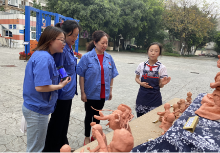 PG电子集团行政党支部受邀出席成都市武侯科技园小学举行第五届校园艺术节暨“六一”庆典活动